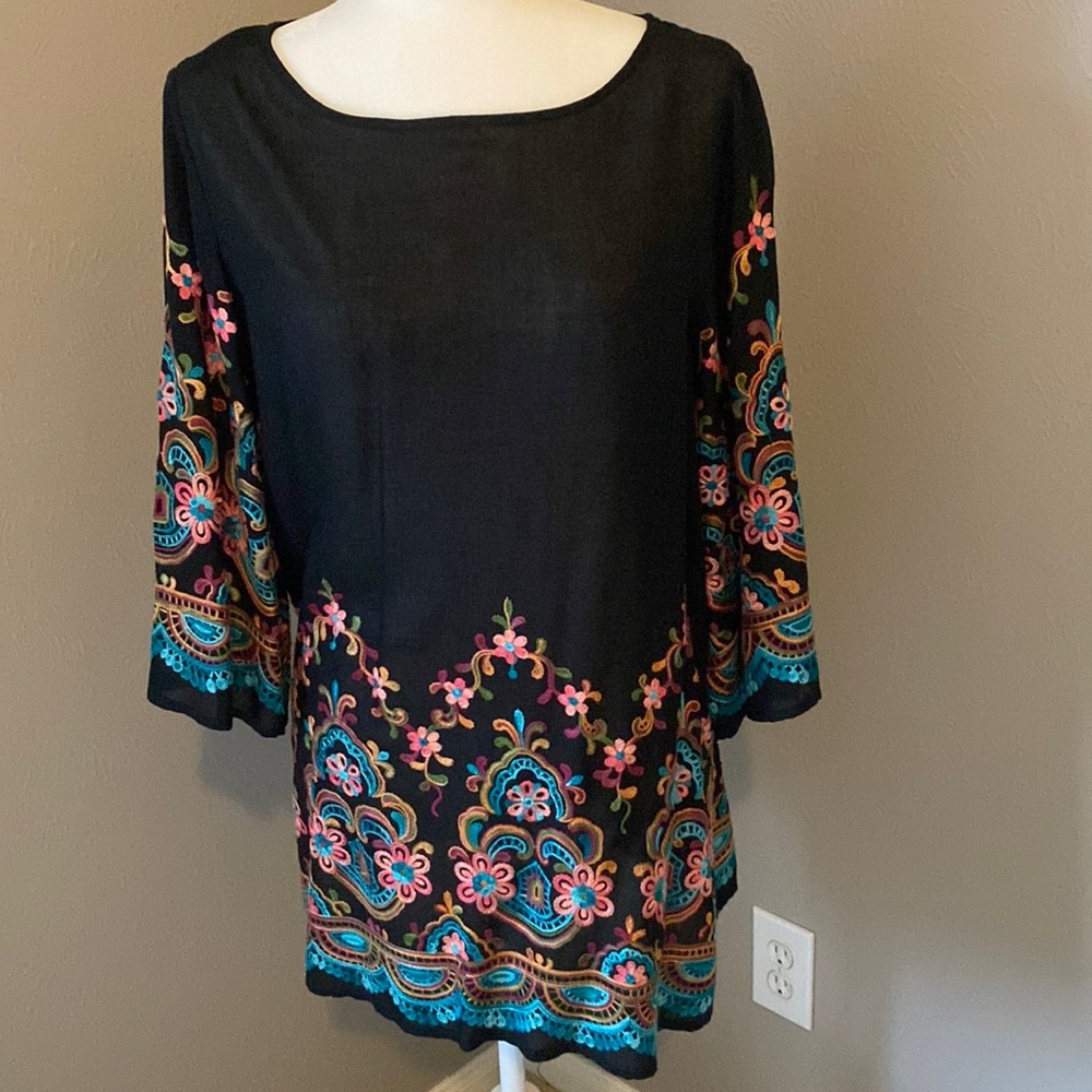 Gorgeous Karen Kane colorful tunic